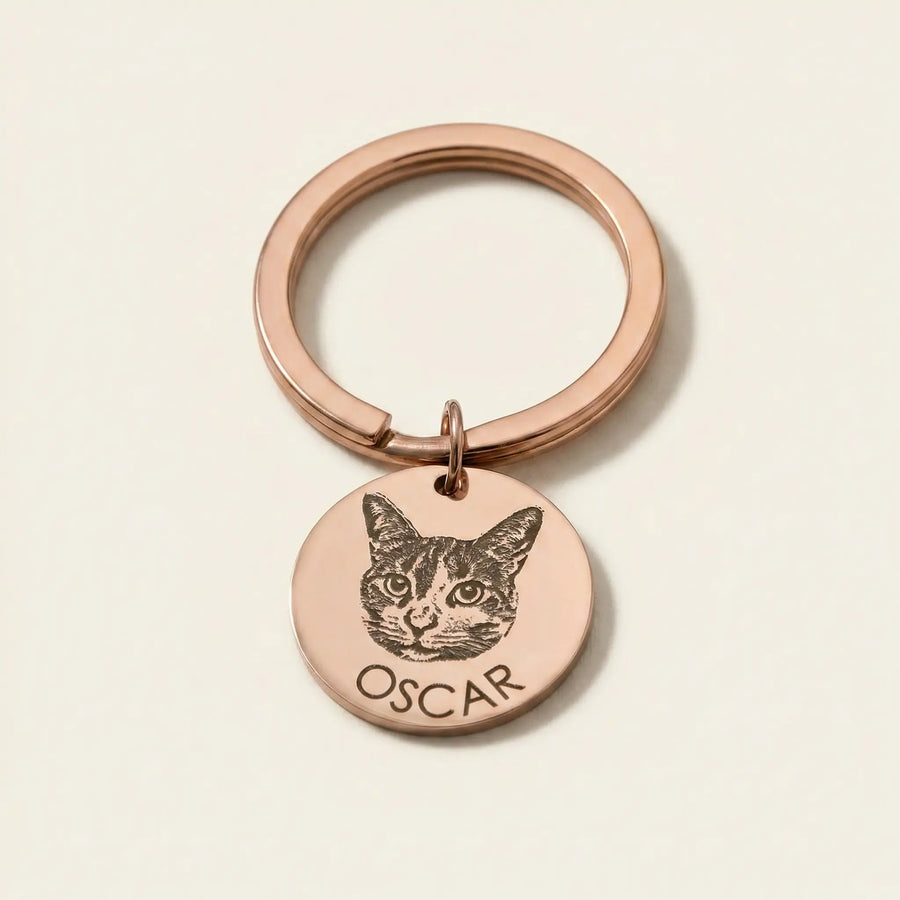 Round pet portrait keychain with engraved cat